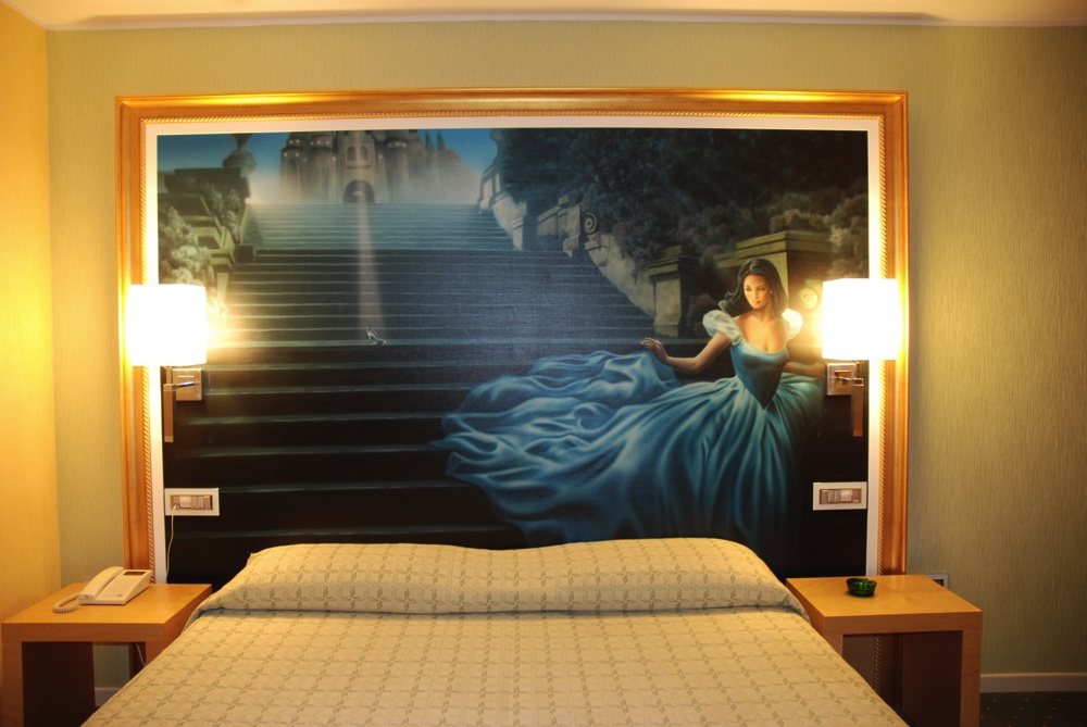 Cenerentola Murales Gugliel Motel